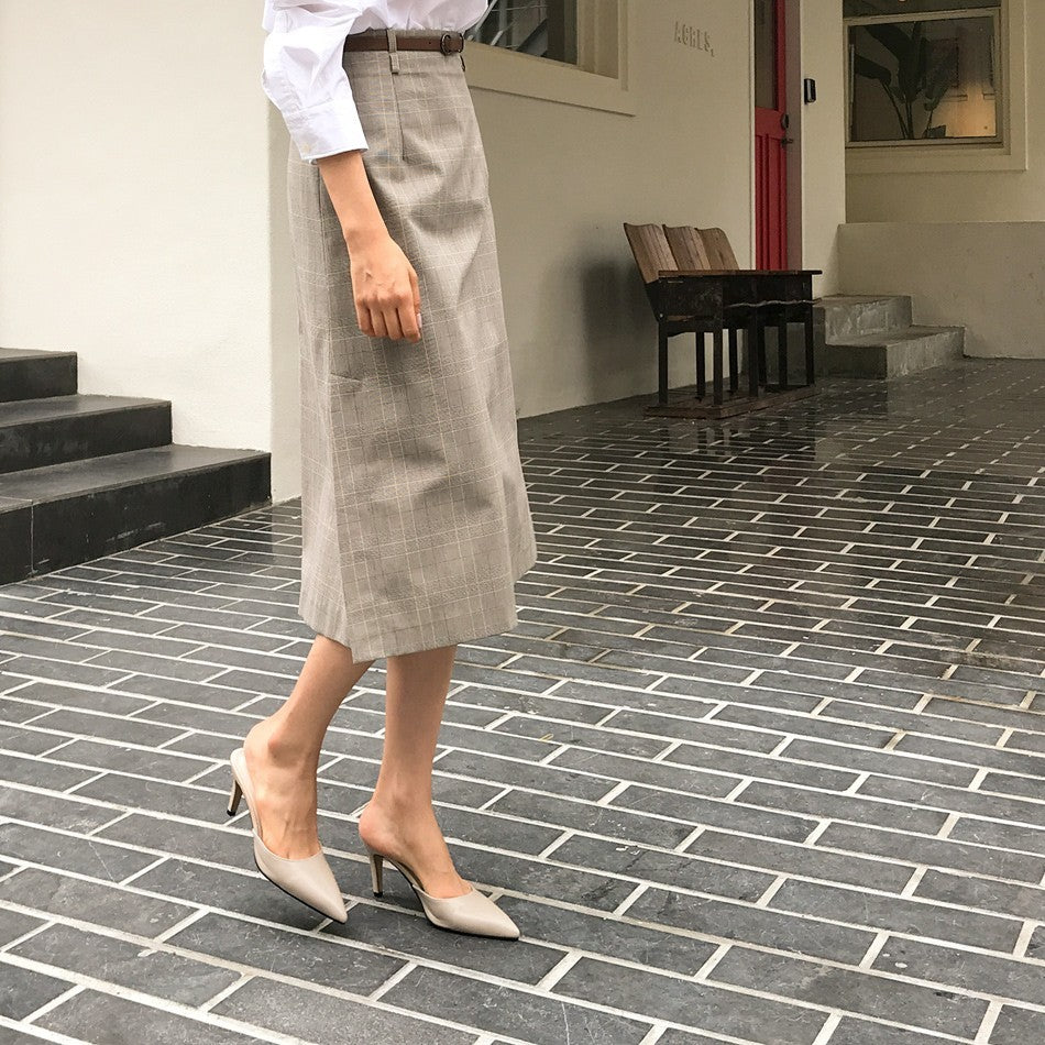 Stiletto heels with pointed toes