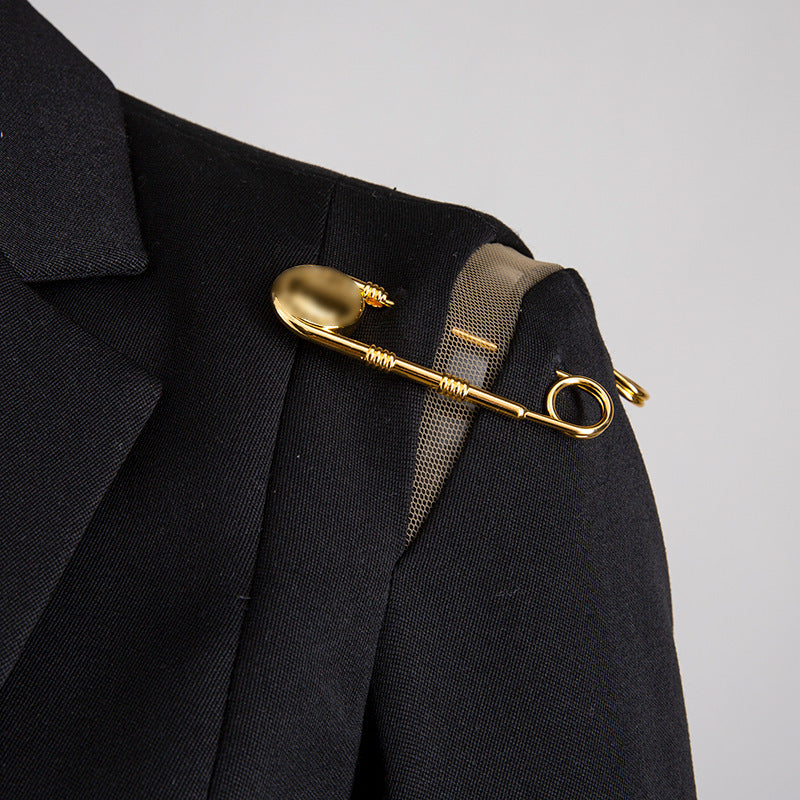 Hollowed-out pin coat