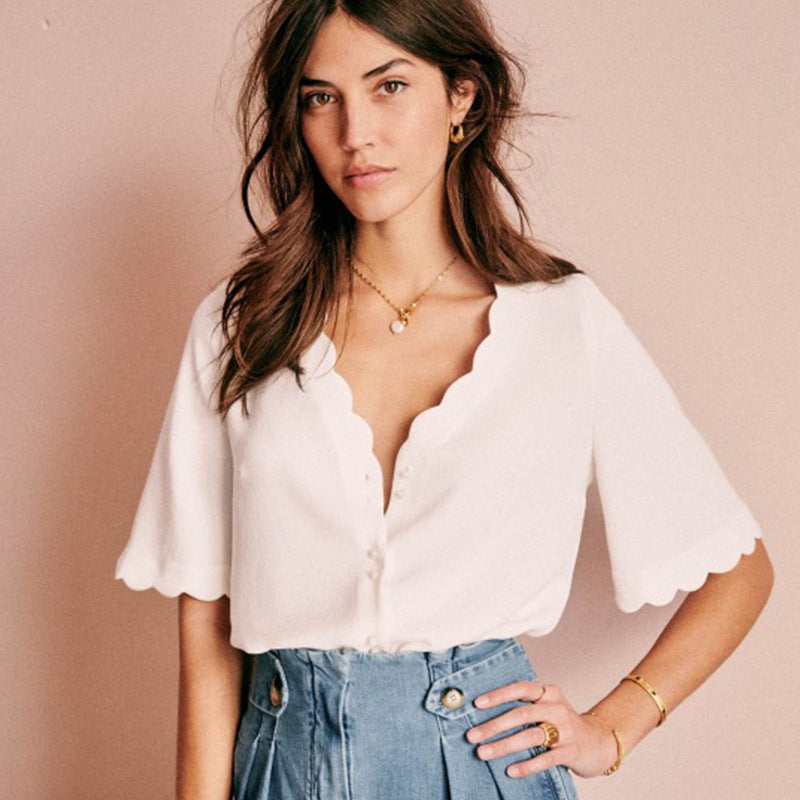 Petal V-neck Five-point Blouse
