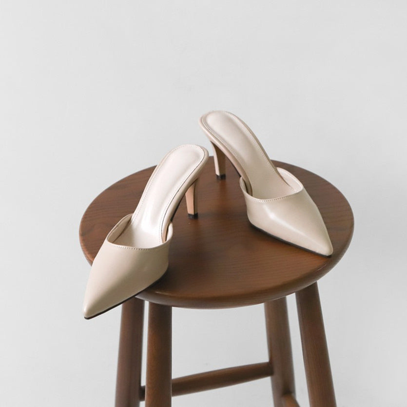 Stiletto heels with pointed toes
