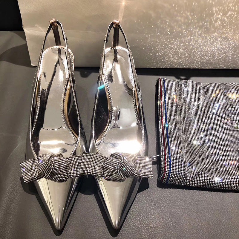 High heels with pointed silver bow