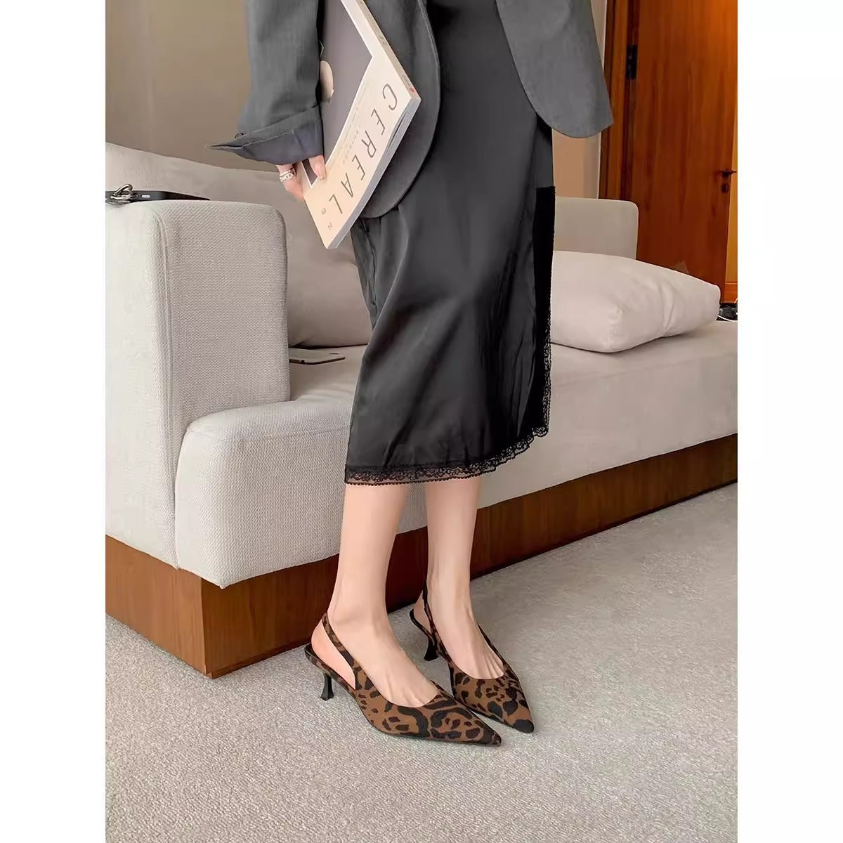 Pointed-toe Low-cut