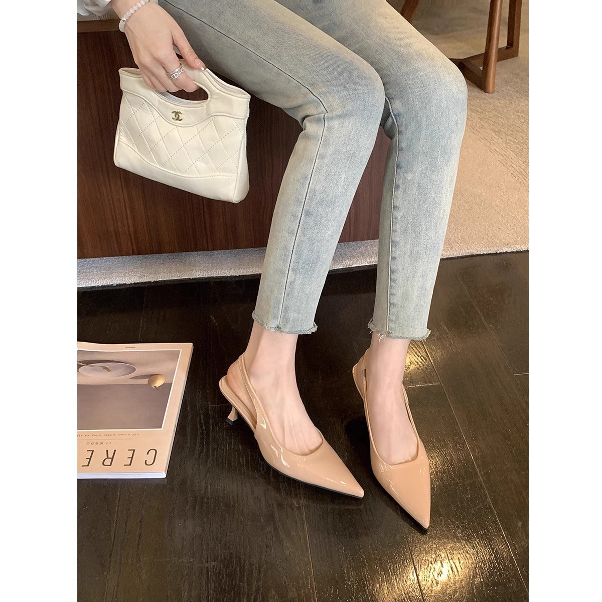 Pointed-toe Low-cut