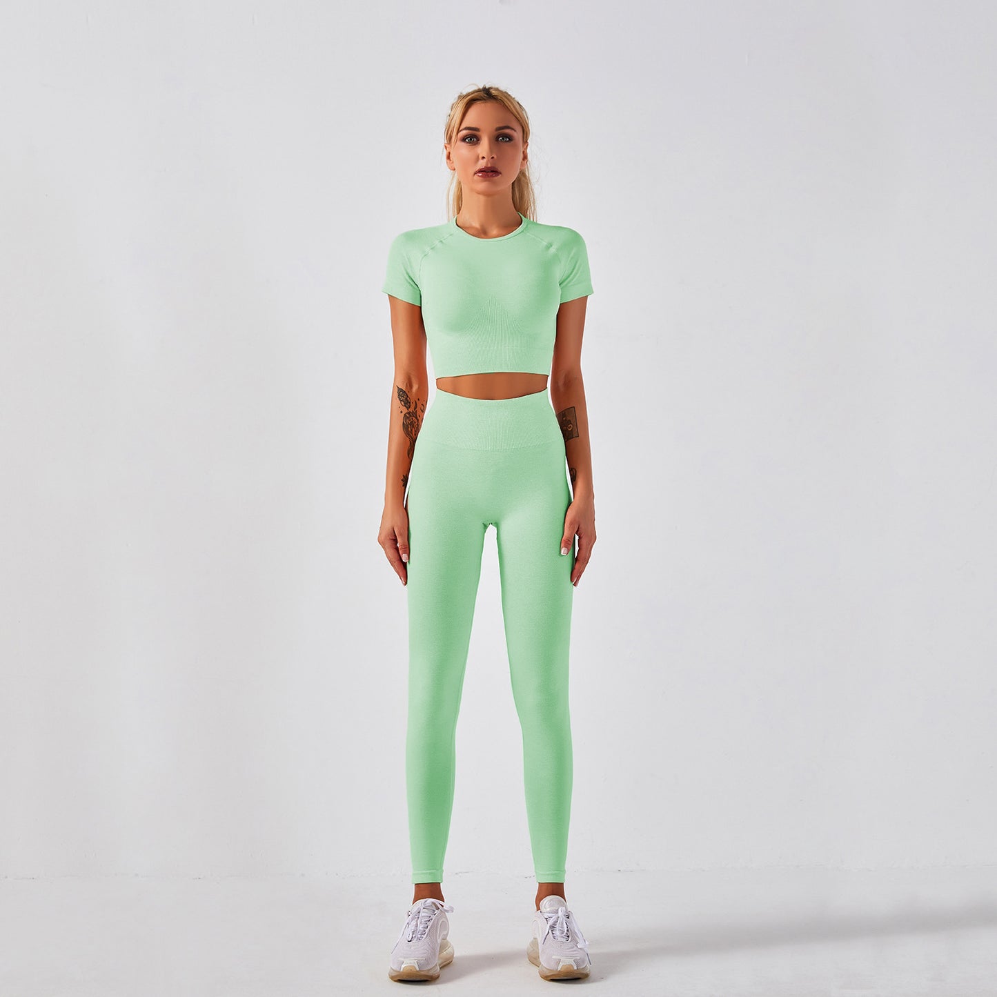 Seamless Botee yoga and gym activewear set by M Chic Boutique, featuring a comfortable, fitted top and matching leggings for workout.