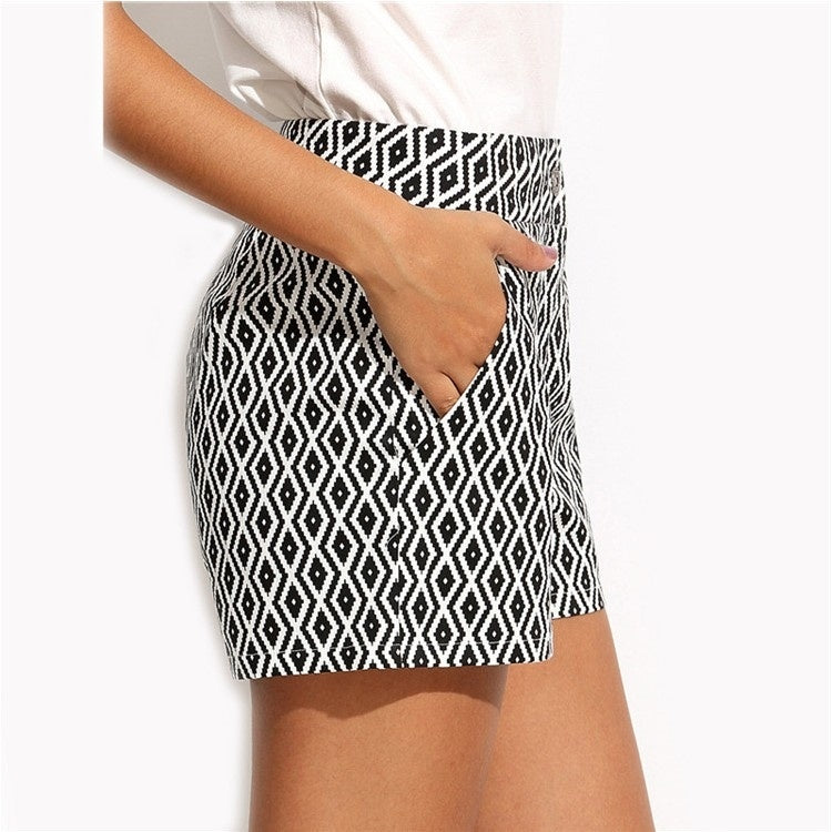 Wavy striped shorts