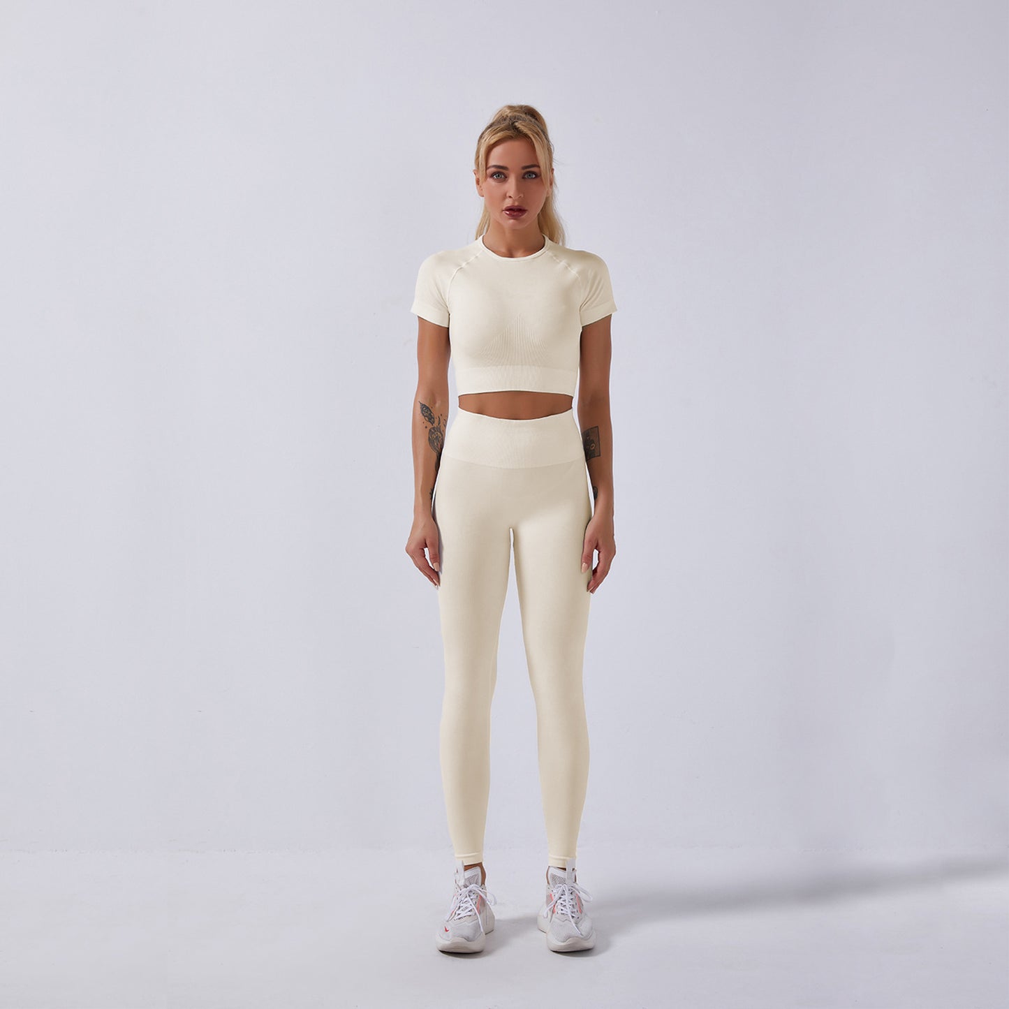 Seamless Botee yoga and gym activewear set by M Chic Boutique, featuring a fitted top and matching leggings for workout comfort.