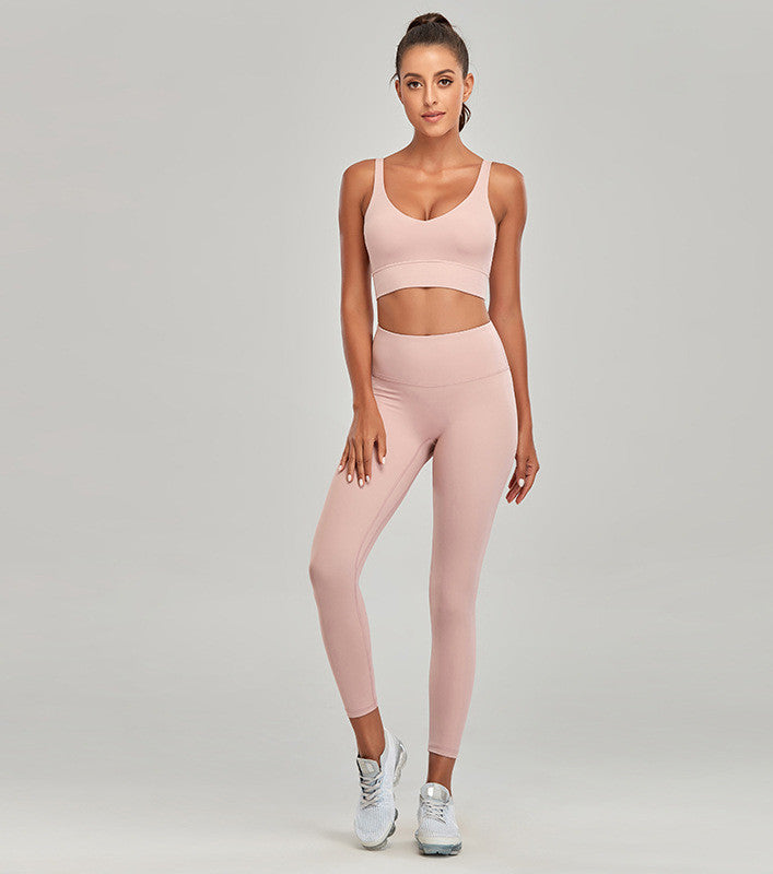 Black M Chic Boutique exercise suit with a fitted crop top and high-waisted leggings, perfect for activewear workouts.