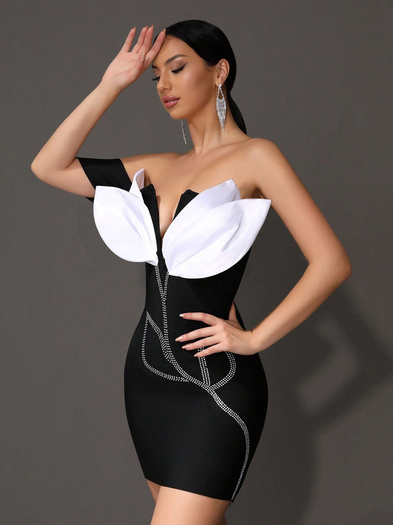 Sexy One-shoulder Sleeveless Flower Bandage Dress