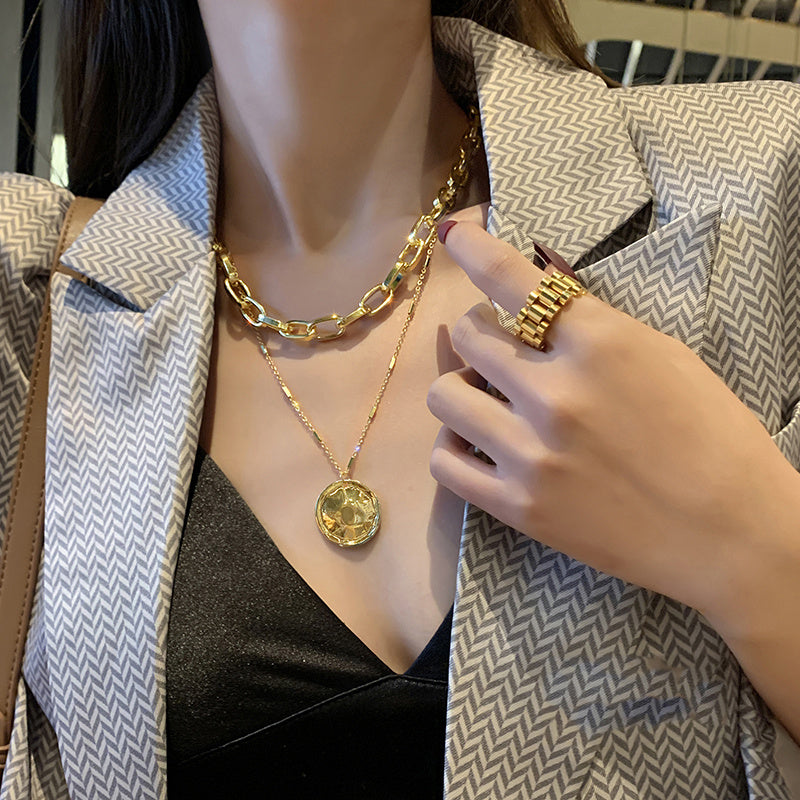 Metal medallion chain