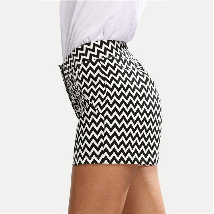 Wavy striped shorts