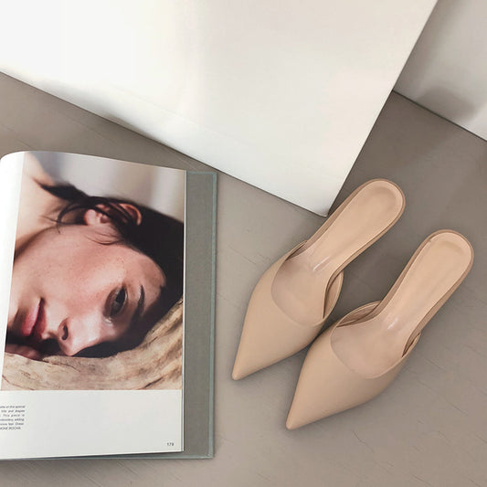 Stiletto heels with pointed toes