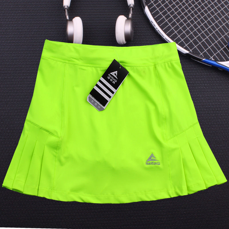 M Chic Boutique quick-drying tennis skirt, activewear with a comfortable fit and athletic style for tennis and sports.