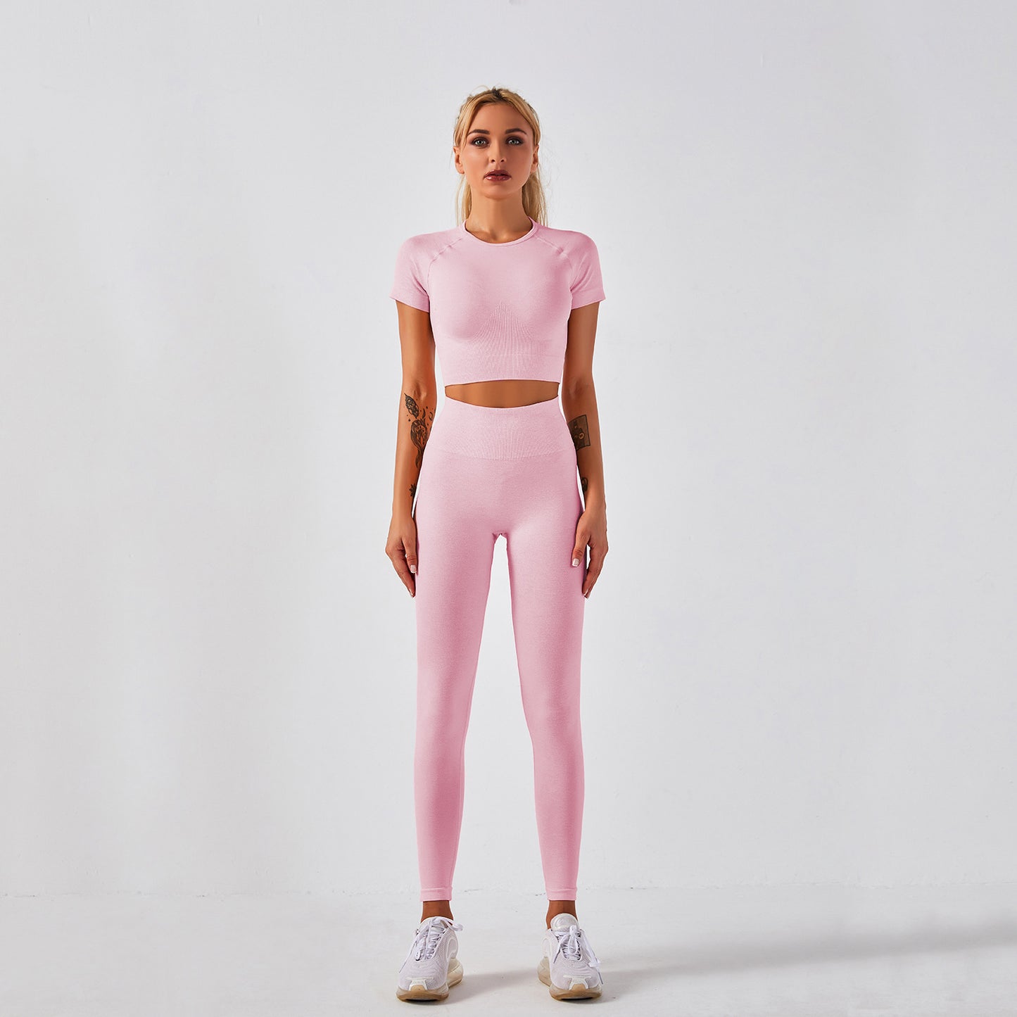 Seamless Botee yoga and gym activewear set by M Chic Boutique, featuring a fitted sports bra and matching high-waisted leggings.