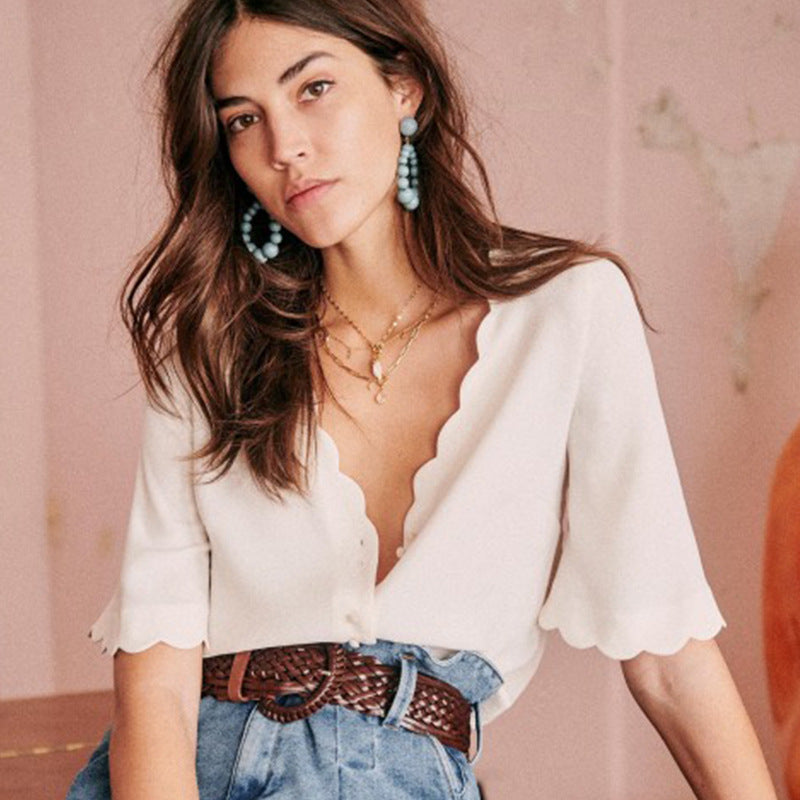 Petal V-neck Five-point Blouse