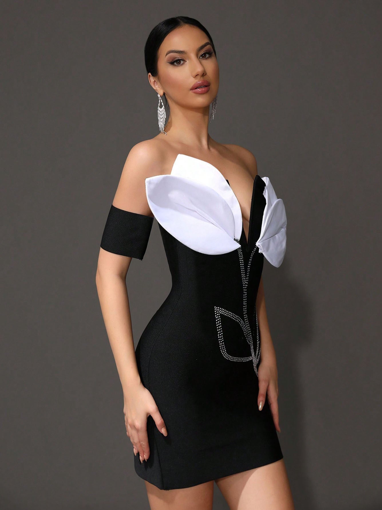 Sexy One-shoulder Sleeveless Flower Bandage Dress