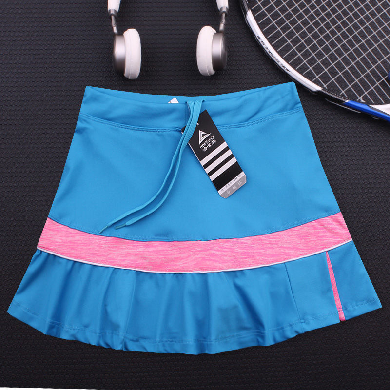 Quick-drying tennis skirt from M Chic Boutique, activewear with a comfortable fit and sleek design for sports and active moments.