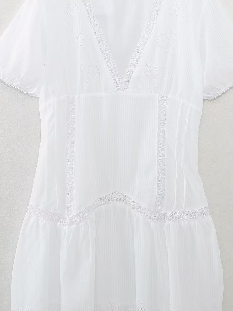 Summer Elegant Hollow Embroidery Short Dress - M Chic Boutique