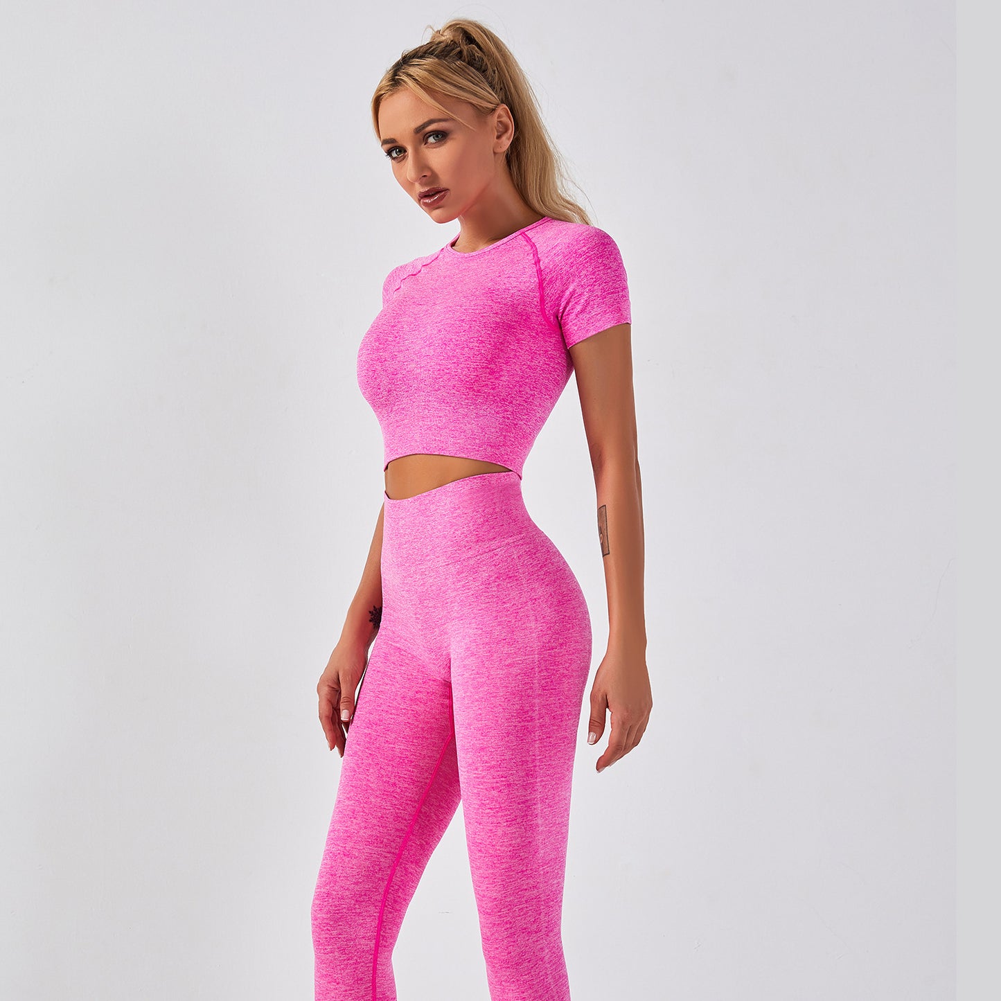 Seamless botee yoga and gym activewear set by M Chic Boutique, featuring a fitted top and matching leggings for workout comfort.
