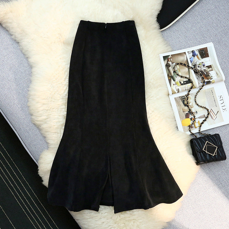 Slim fit elegant mermaid skirt in black from M Chic Boutique, featuring a flared hem and tailored silhouette.