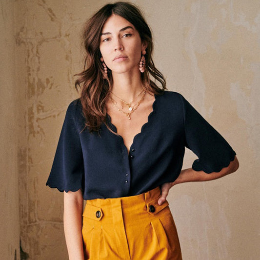 Petal V-neck Five-point Blouse