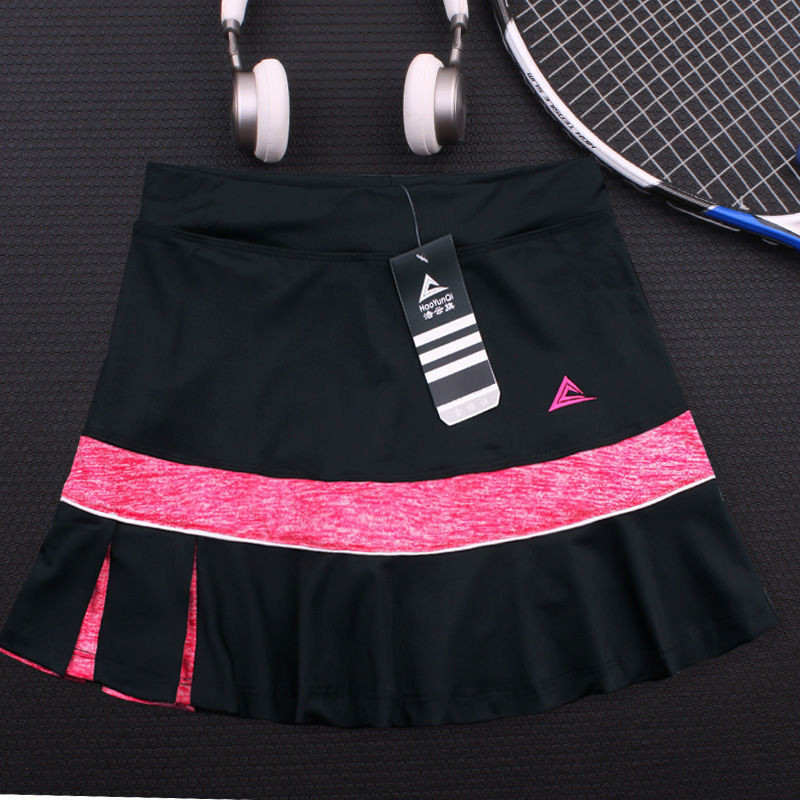 M Chic Boutique quick-drying tennis skirt in activewear, featuring a comfortable fit and sporty design for tennis and active pursuits.